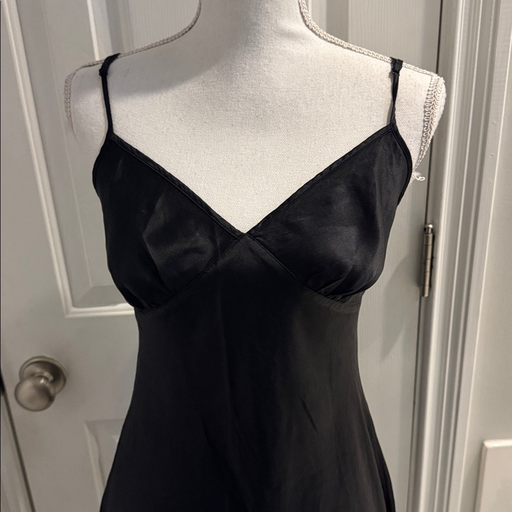 Victoria's Secret Vintage Black Silk Short Gown w/ Cut-Out Back - Picture 7 of 10